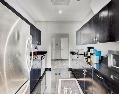 8 E Randolph Street - Photo Thumbnail 22