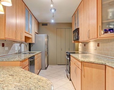 400 E Ohio Street - Photo Thumbnail 5