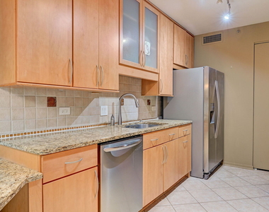 400 E Ohio Street - Photo Thumbnail 6