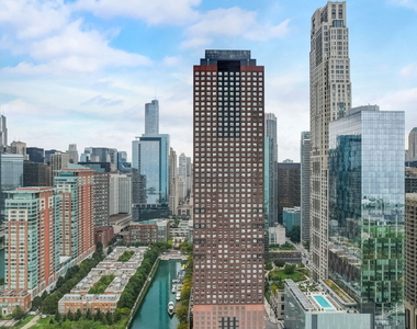 400 E Ohio Street - Photo Thumbnail 22