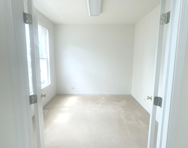 1884 Fescue Drive - Photo Thumbnail 4