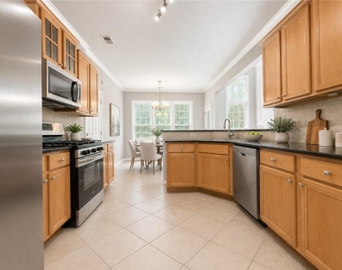 1707 Hidden Pond Circle - Photo Thumbnail 8