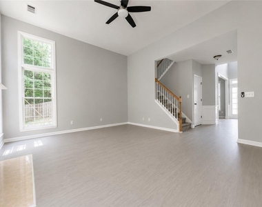 1707 Hidden Pond Circle - Photo Thumbnail 12