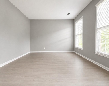 1707 Hidden Pond Circle - Photo Thumbnail 3
