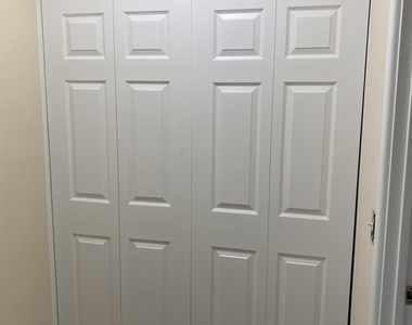 1025 W Hollywood Avenue - Photo Thumbnail 7