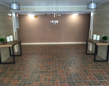 1025 W Hollywood Avenue - Photo Thumbnail 2