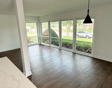 8748 N Olcott Avenue - Photo Thumbnail 4