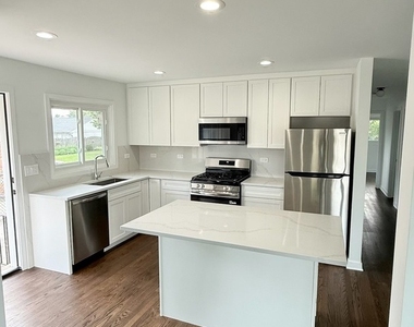 8748 N Olcott Avenue - Photo Thumbnail 1