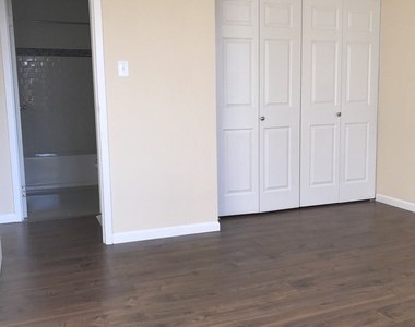 10s472 Echo Lane - Photo Thumbnail 5