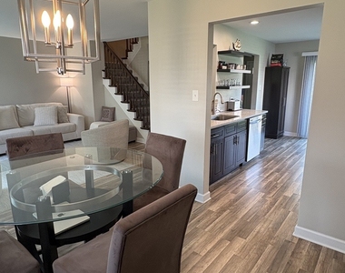 1127 Hertford Court - Photo Thumbnail 4