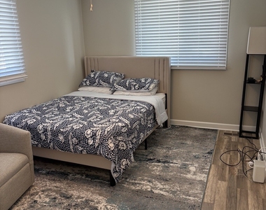 1127 Hertford Court - Photo Thumbnail 6