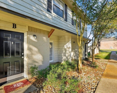 1400 Summit Street - Photo Thumbnail 1
