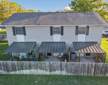 1400 Summit Street - Photo Thumbnail 20