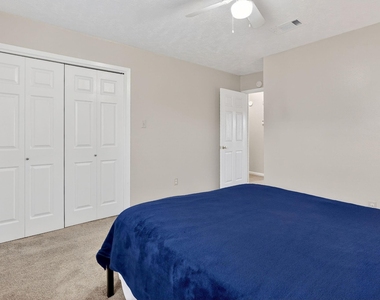 1400 Summit Street - Photo Thumbnail 17