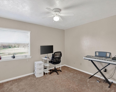 1400 Summit Street - Photo Thumbnail 12