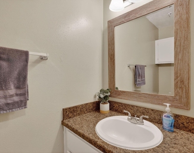 1400 Summit Street - Photo Thumbnail 8