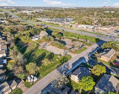 1400 Summit Street - Photo Thumbnail 23