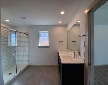 3314 Dagostino Creek Drive - Photo Thumbnail 18