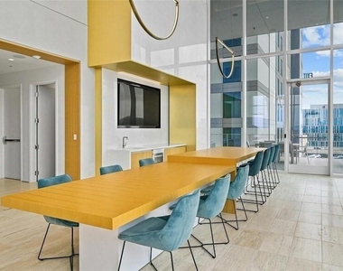 313 W 17th Street - Photo Thumbnail 19