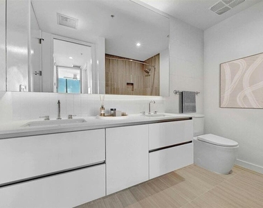 313 W 17th Street - Photo Thumbnail 11