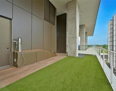 313 W 17th Street - Photo Thumbnail 15