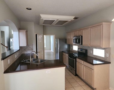 5518 Morgan Park Lane - Photo Thumbnail 11