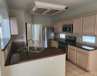 5518 Morgan Park Lane - Photo Thumbnail 12