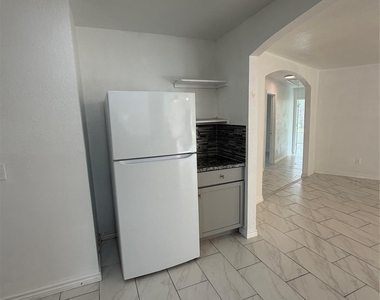 9210 Tacquard Drive - Photo Thumbnail 3