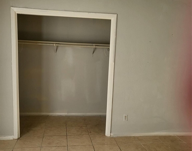 713 Carol Lynn Drive - Photo Thumbnail 5