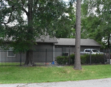 8535 Parkette Drive - Photo Thumbnail 3