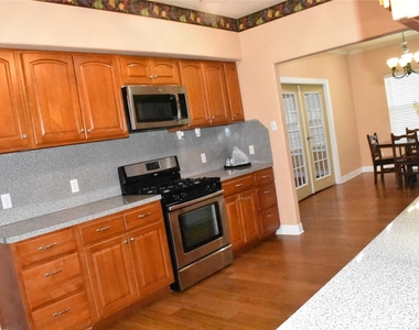 8535 Parkette Drive - Photo Thumbnail 13