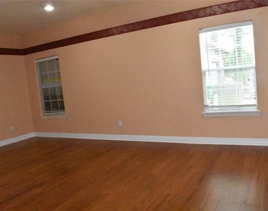 8535 Parkette Drive - Photo Thumbnail 26