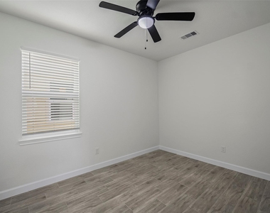 1078 Saint Clair Street - Photo Thumbnail 21