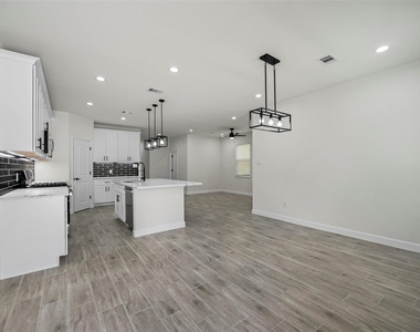 1078 Saint Clair Street - Photo Thumbnail 6
