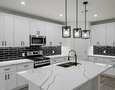 1078 Saint Clair Street - Photo Thumbnail 8