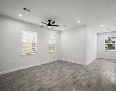 1078 Saint Clair Street - Photo Thumbnail 13