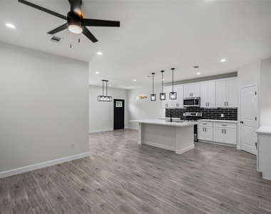 1078 Saint Clair Street - Photo Thumbnail 12