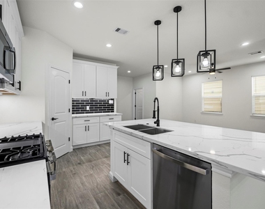 1078 Saint Clair Street - Photo Thumbnail 11