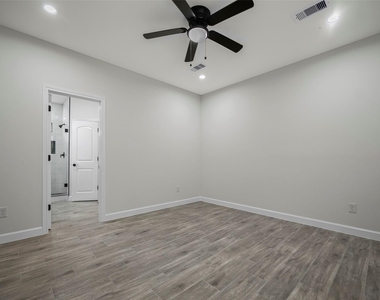1078 Saint Clair Street - Photo Thumbnail 23