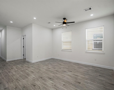 1078 Saint Clair Street - Photo Thumbnail 15