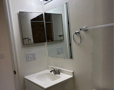 1117 Sw 8th Place - Photo Thumbnail 11