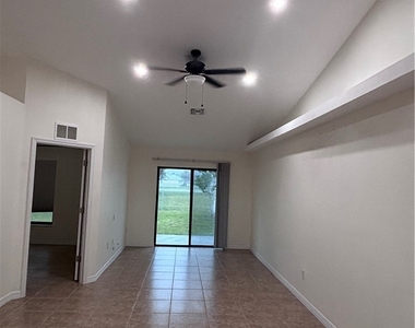 1117 Sw 8th Place - Photo Thumbnail 2