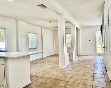 7123 Shannon Boulevard - Photo Thumbnail 12