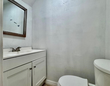7123 Shannon Boulevard - Photo Thumbnail 11