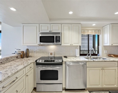 26235 Hickory Boulevard - Photo Thumbnail 8
