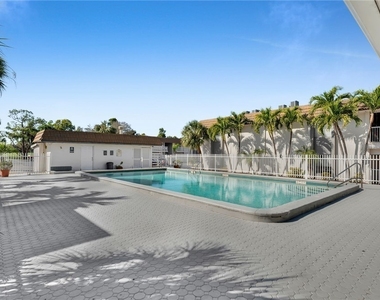 1830 Maravilla Avenue - Photo Thumbnail 24