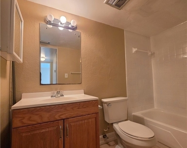 1830 Maravilla Avenue - Photo Thumbnail 19