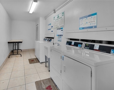 1830 Maravilla Avenue - Photo Thumbnail 21
