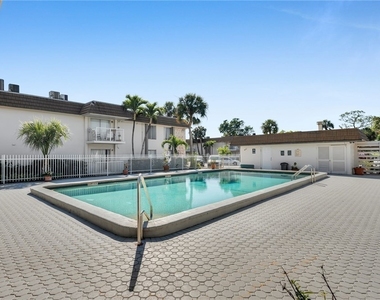 1830 Maravilla Avenue - Photo Thumbnail 2