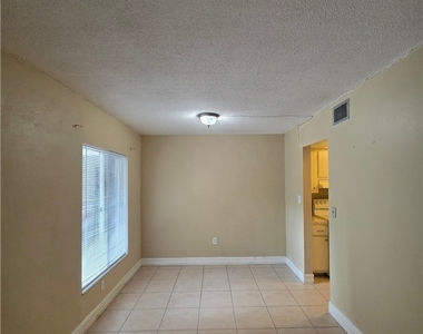 1830 Maravilla Avenue - Photo Thumbnail 10